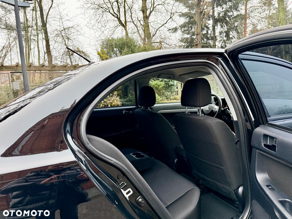 Mitsubishi Lancer - 10