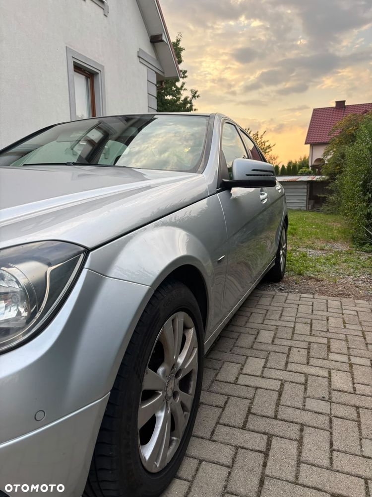 Mercedes-Benz Klasa C 180 CGI Automatik BlueEFFICIENCY - 3