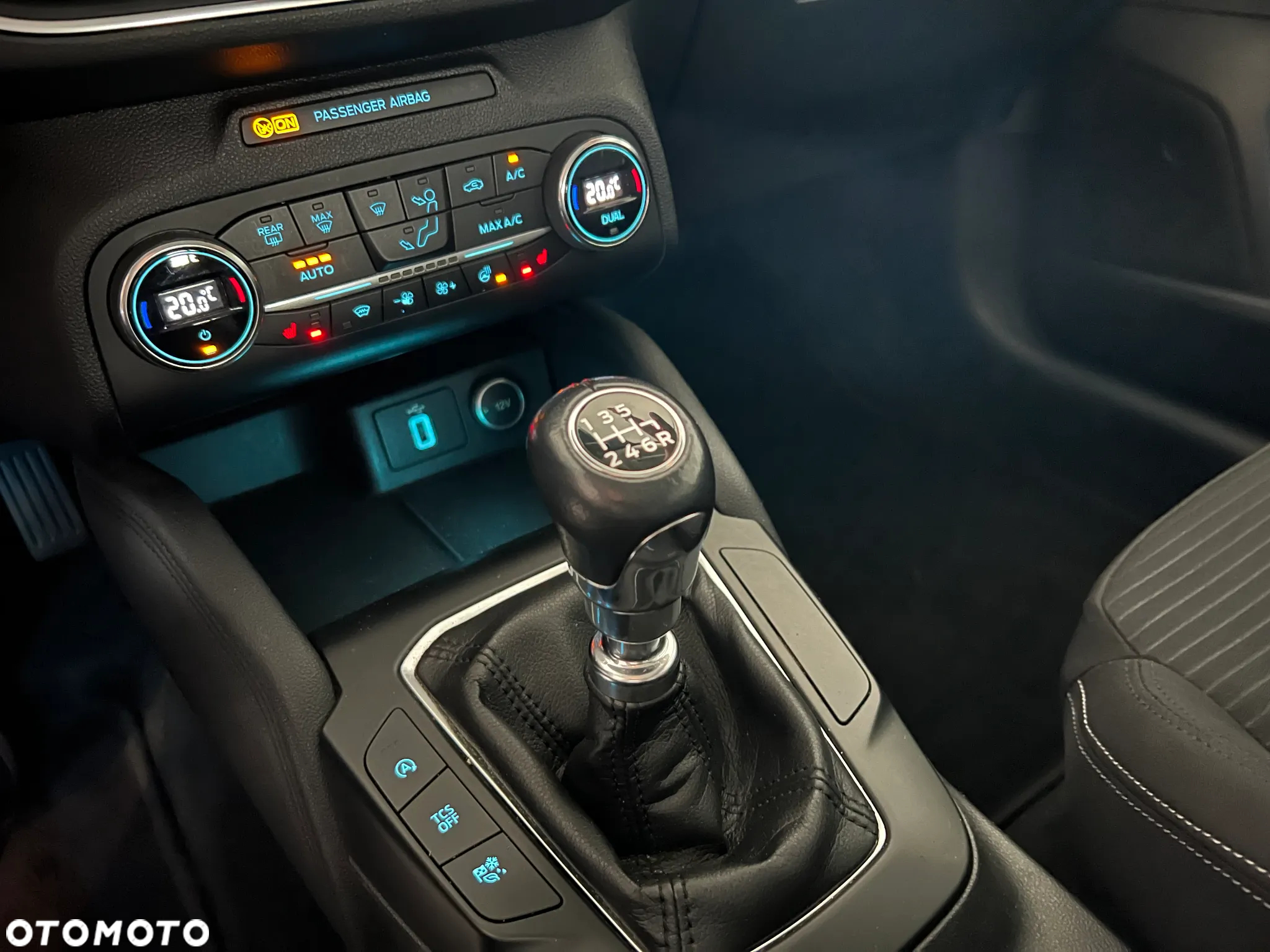 Ford Focus 1.0 EcoBoost Titanium Business - 29