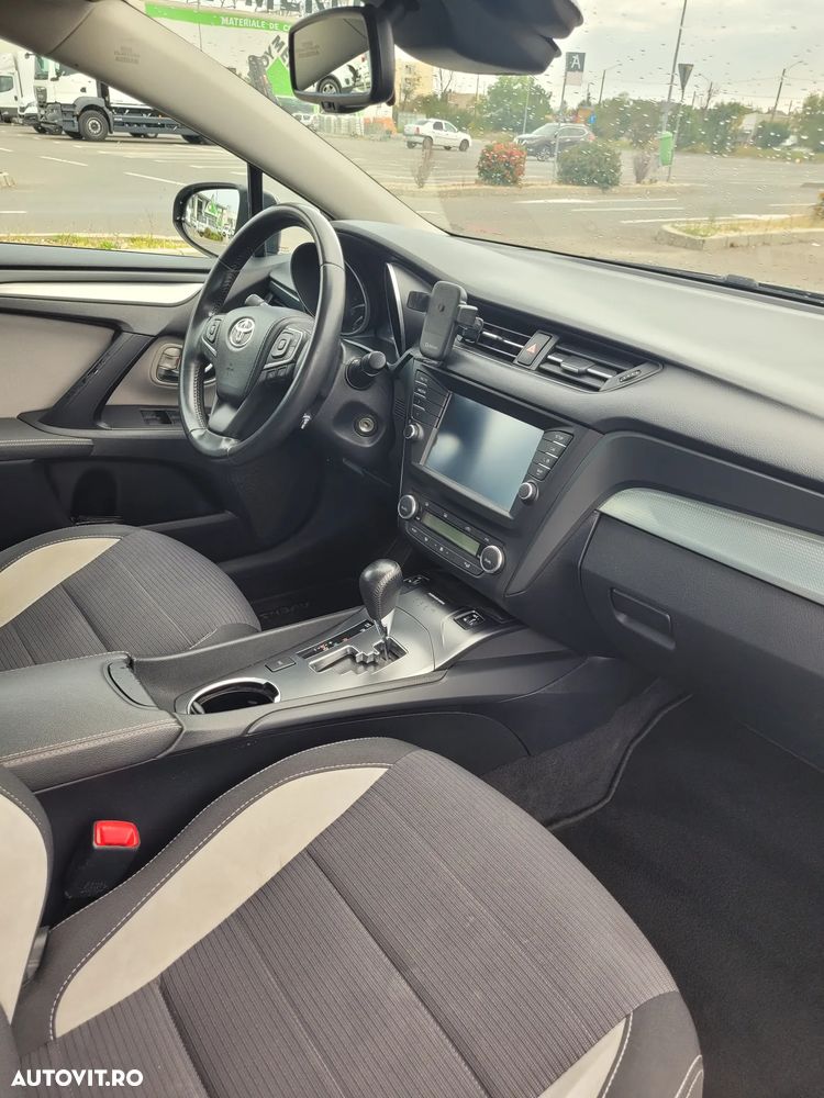 Toyota Avensis 1.8 Multidrive S Executive - 7