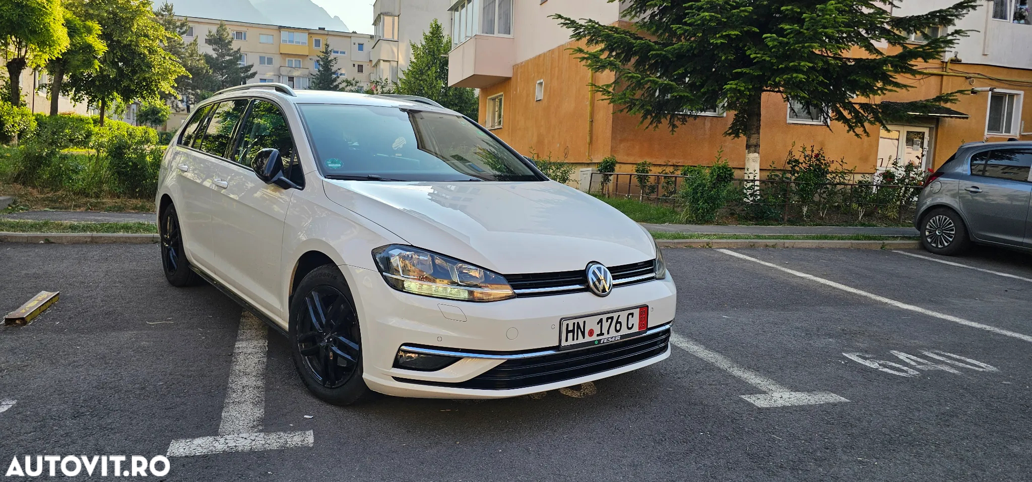 Volkswagen Golf - 2