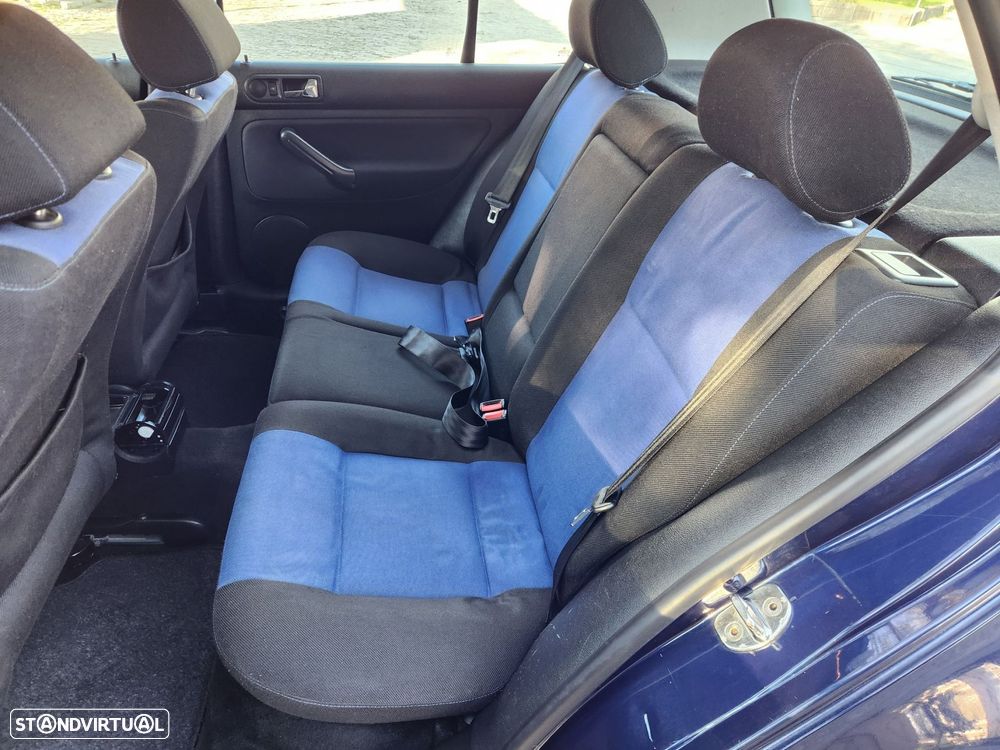 VW Golf 1.9 TDi 25 Anos - 28
