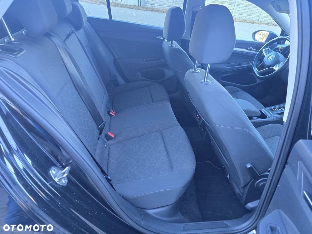 Volkswagen Golf - 34