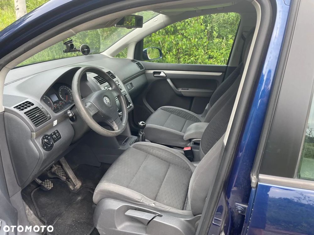 Volkswagen Touran - 8