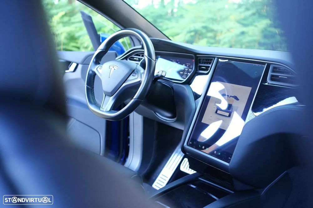 Tesla Model X 75D - 14