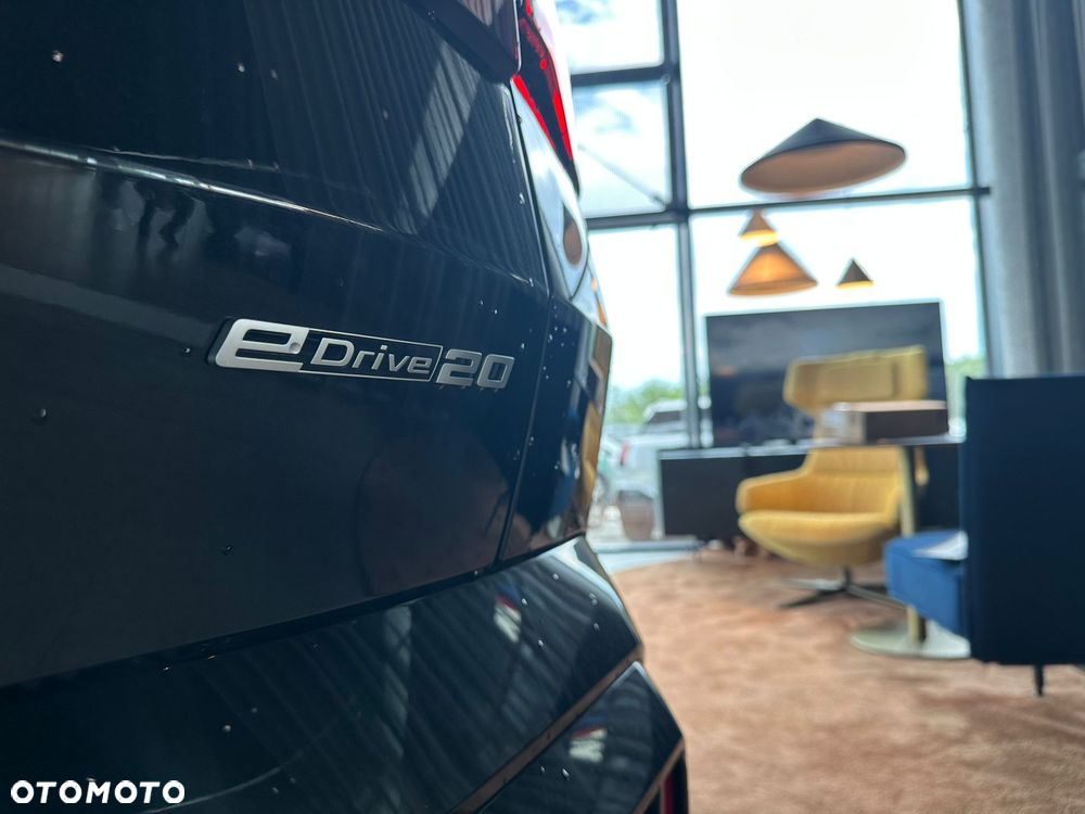 BMW iX2 eDrive20 66.5kWh M Sport Edition - 12