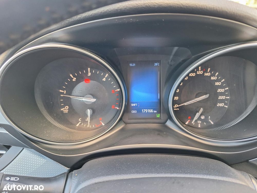 Toyota Avensis 2.0 D-4D Elegance - 8