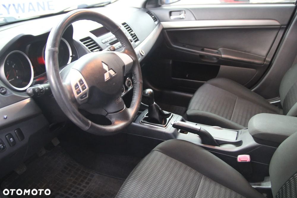 Mitsubishi Lancer 1.6 Invite - 13