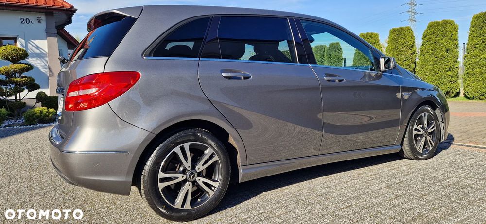 Mercedes-Benz Klasa B 180 7G-DCT Edition - 4