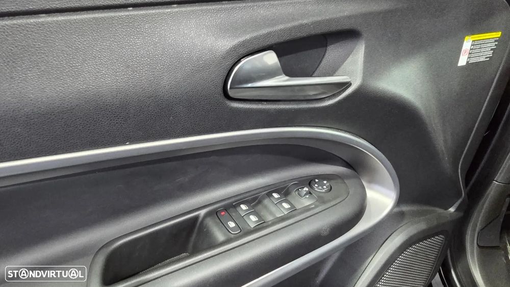 Jeep Avenger 1.2 e-Hybrid Summit DCT - 44