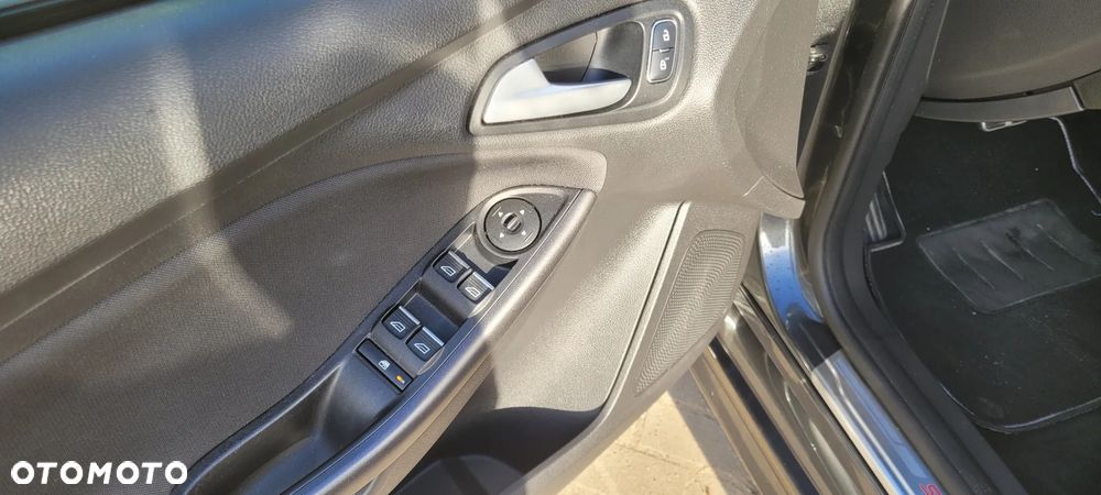 Ford Focus 1.5 EcoBoost ST-Line - 15