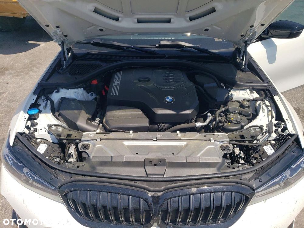BMW Seria 3 330i xDrive M Sport - 12
