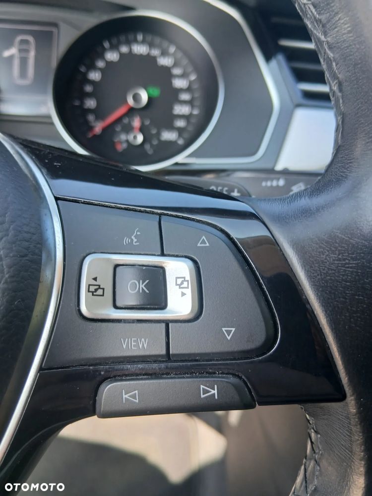 Volkswagen Passat 2.0 TDI SCR DSG Trendline - 16