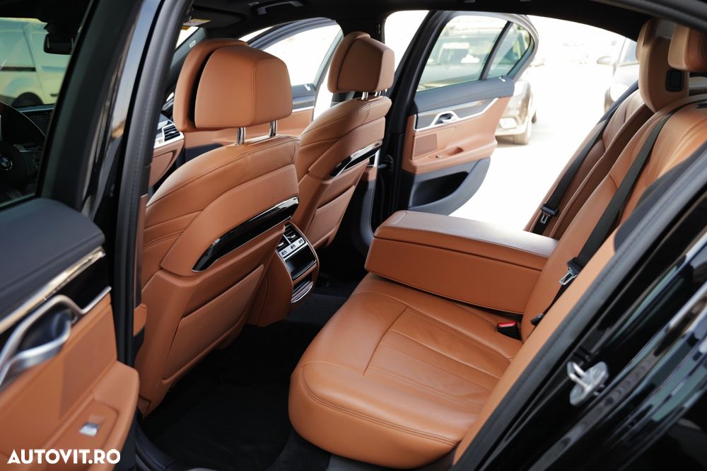BMW Seria 7 740i - 8
