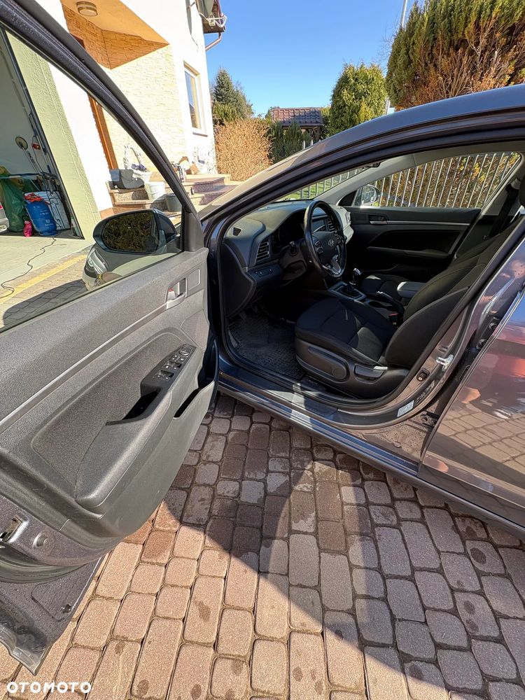 Hyundai Elantra 1.6 Comfort Premiere - 2