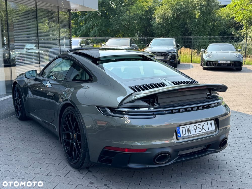 Porsche 911 Carrera 4 GTS - 8