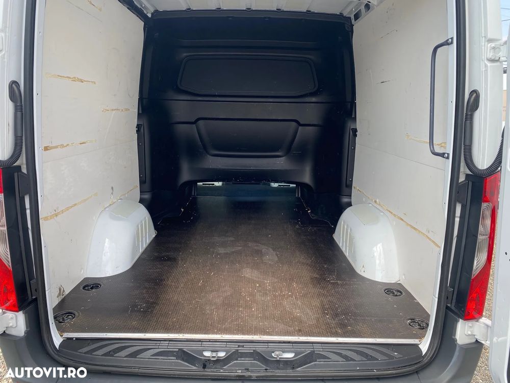 Mercedes-Benz SPRINTER - 11