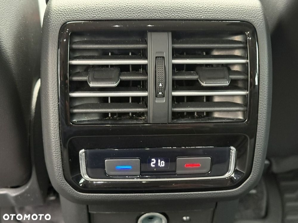 Volkswagen Passat 2.0 TDI SCR DSG 4Motion Business - 32