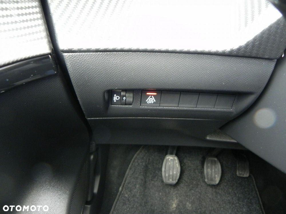 Peugeot 208 - 22