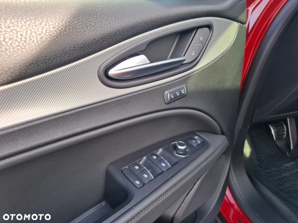 Alfa Romeo Stelvio 2.0 Turbo Veloce Q4 - 11