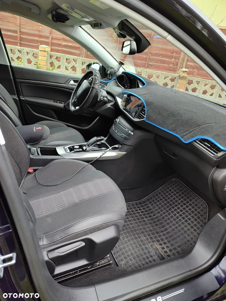 Peugeot 308 1.2 PureTech GPF Allure Pack S&S EAT8 - 7