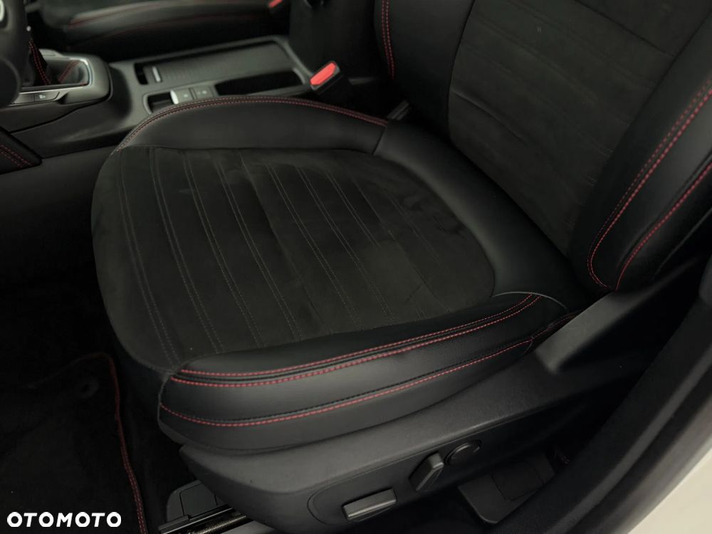 Ford Kuga 2.0 EcoBlue Hybrid ST-LINE - 19