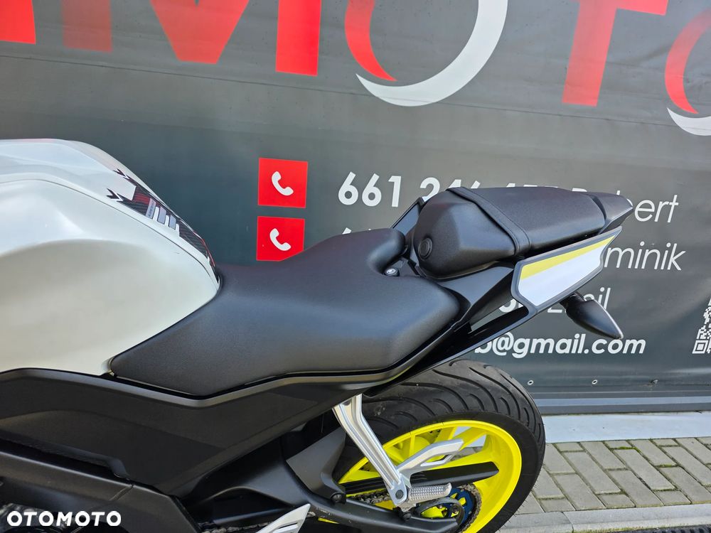 Yamaha YZF - 8