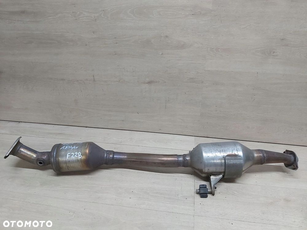 TOYOTA Corolla E21 1,8 hybryda tłumik środkowy katalizator L52 przeb 30tyś - 16