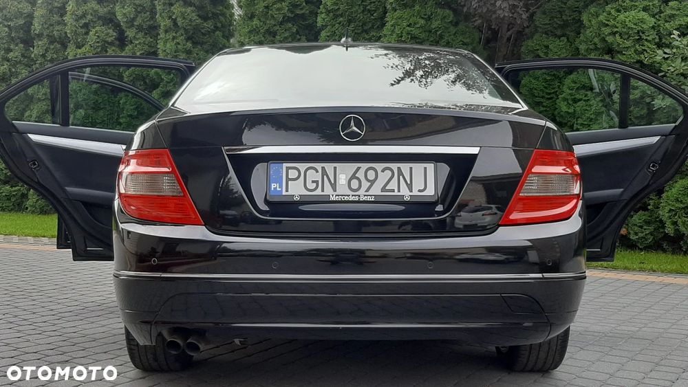 Mercedes-Benz Klasa C 180 CGI BlueEFFICIENCY Avantgarde - 18