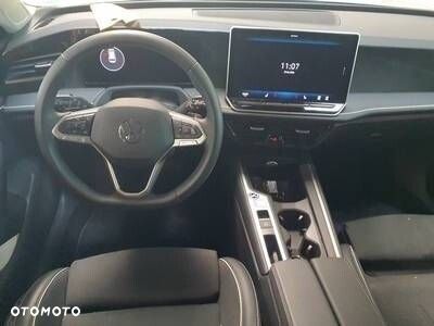Volkswagen Passat - 8