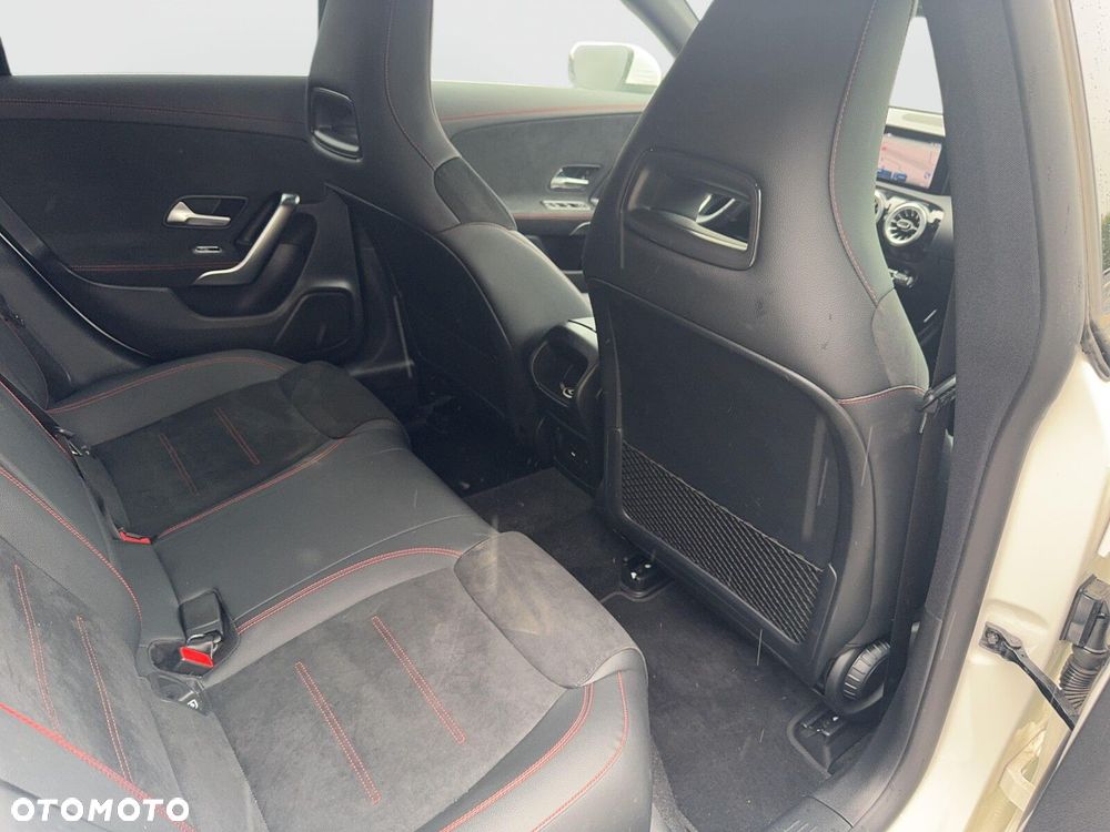 Mercedes-Benz CLA 180 mHEV AMG Line 7G-DCT - 20
