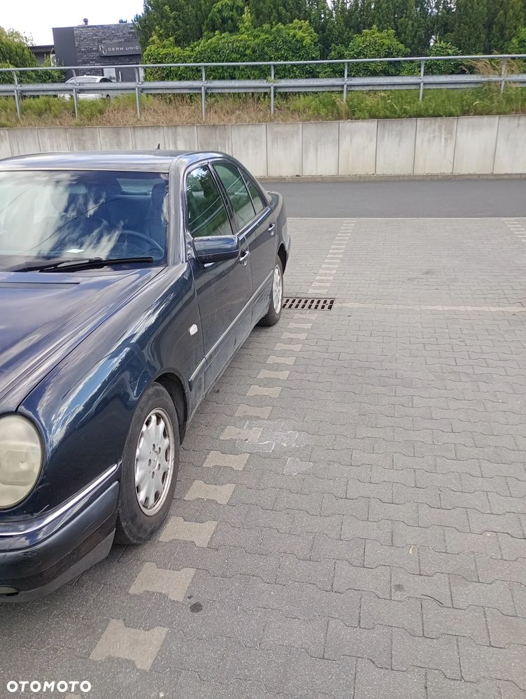 Mercedes-Benz Klasa E - 2
