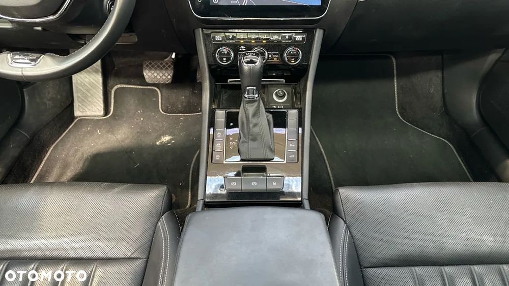 Skoda Superb 2.0 TDI DSG L&K - 4