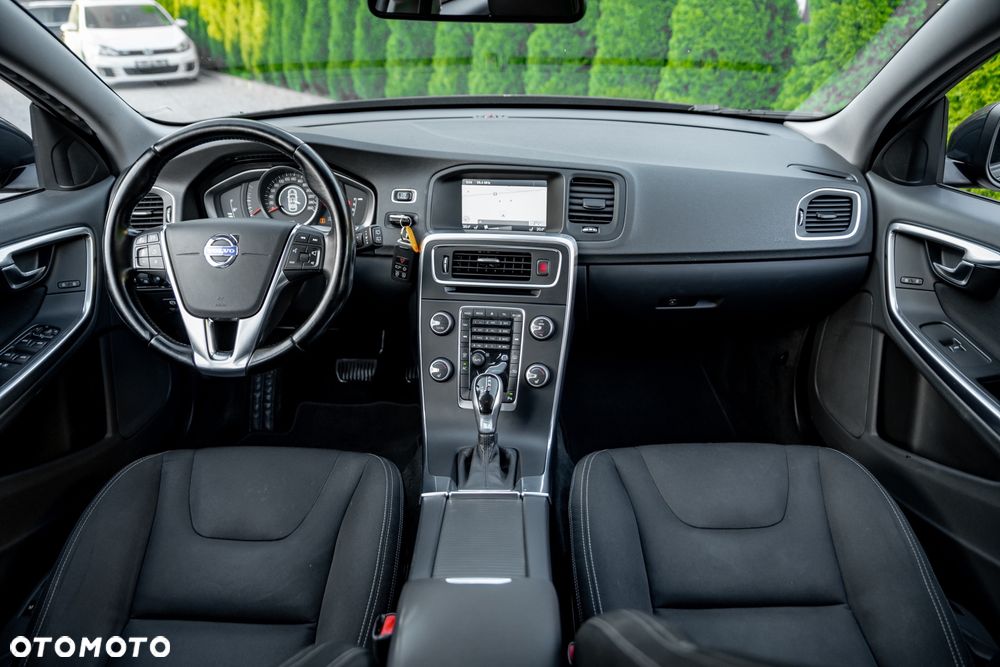 Volvo V60 D4 AWD Geartronic Momentum - 24