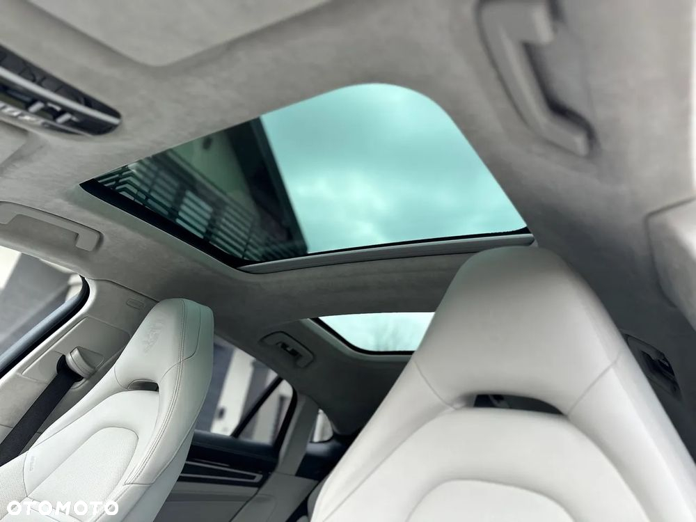 Porsche Panamera 4 E-Hybrid Platinum Edition - 10