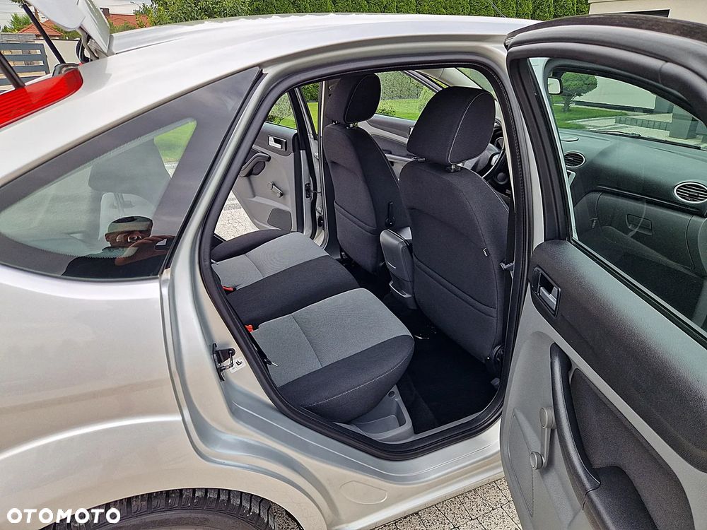 Ford Focus 1.6 16V Fun - 12