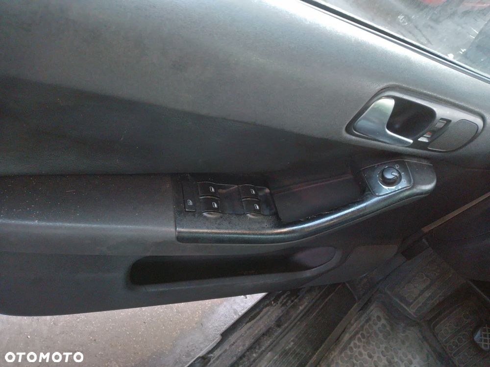 AUDI A3 8L1 96-03 1.6 BFQ  ZDERZAK TYŁ TYLNY  LY7W - 28