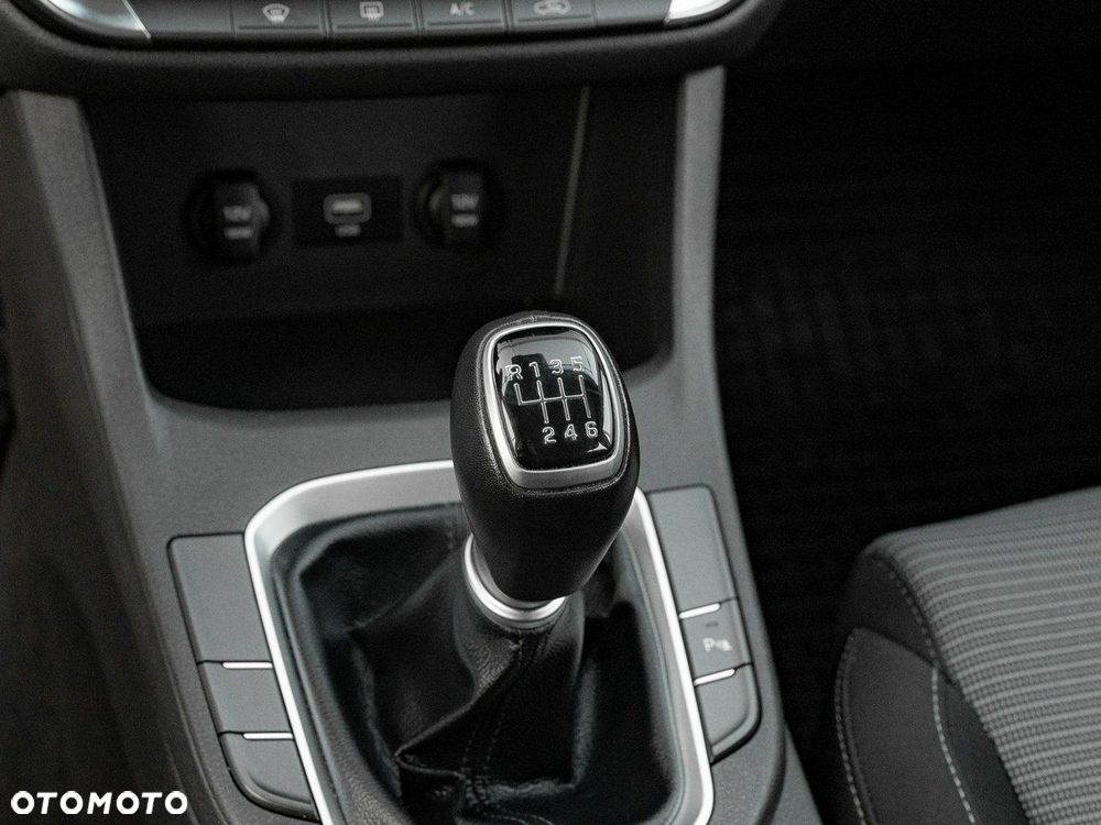 Hyundai i30 1.5 DPI Classic + - 17