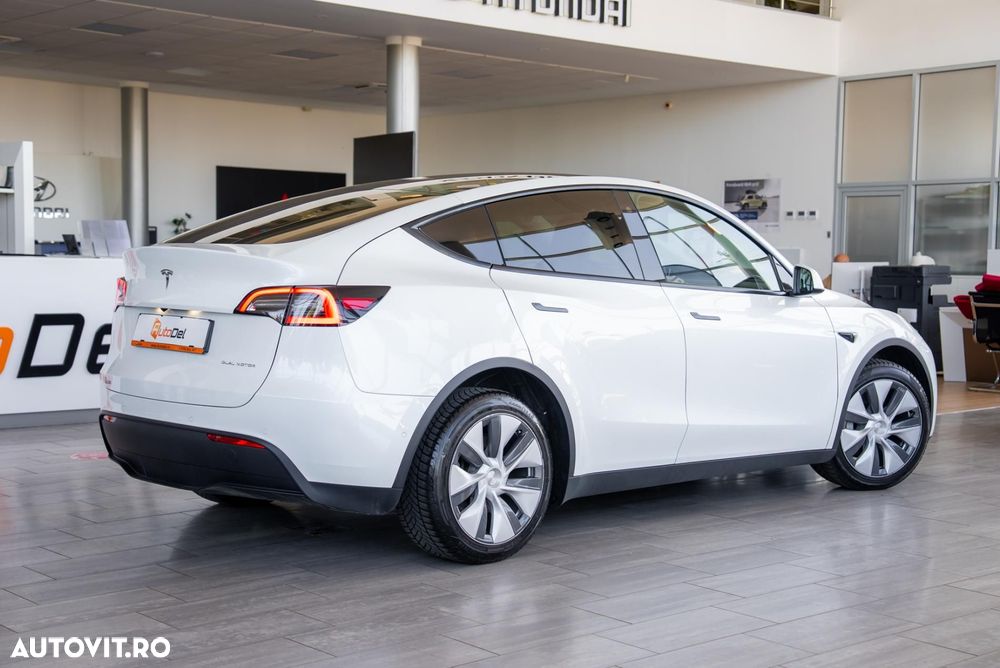 Tesla Model Y Long Range Dual Motor AWD - 16