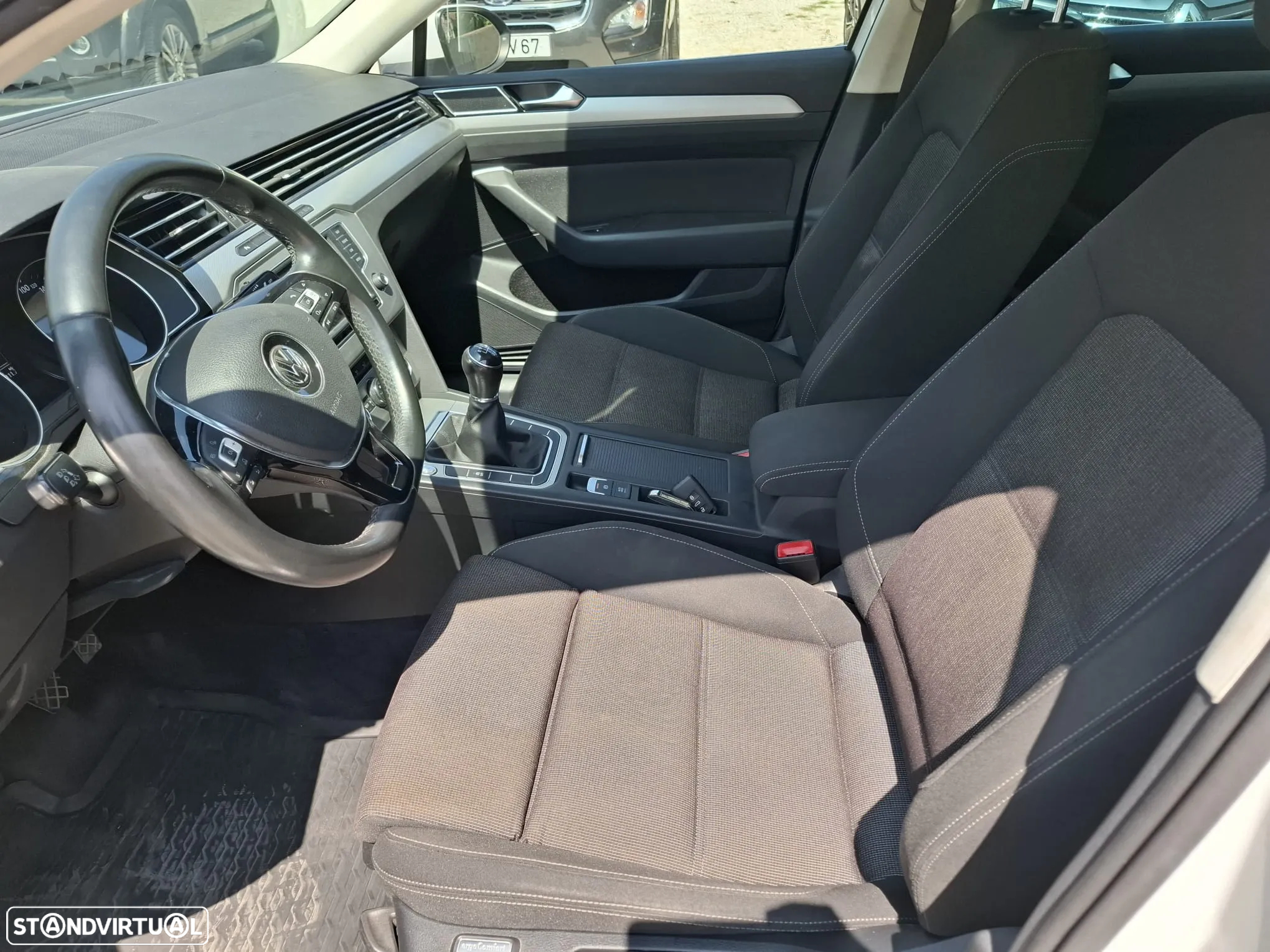 VW Passat 1.6 TDI Trendline - 11