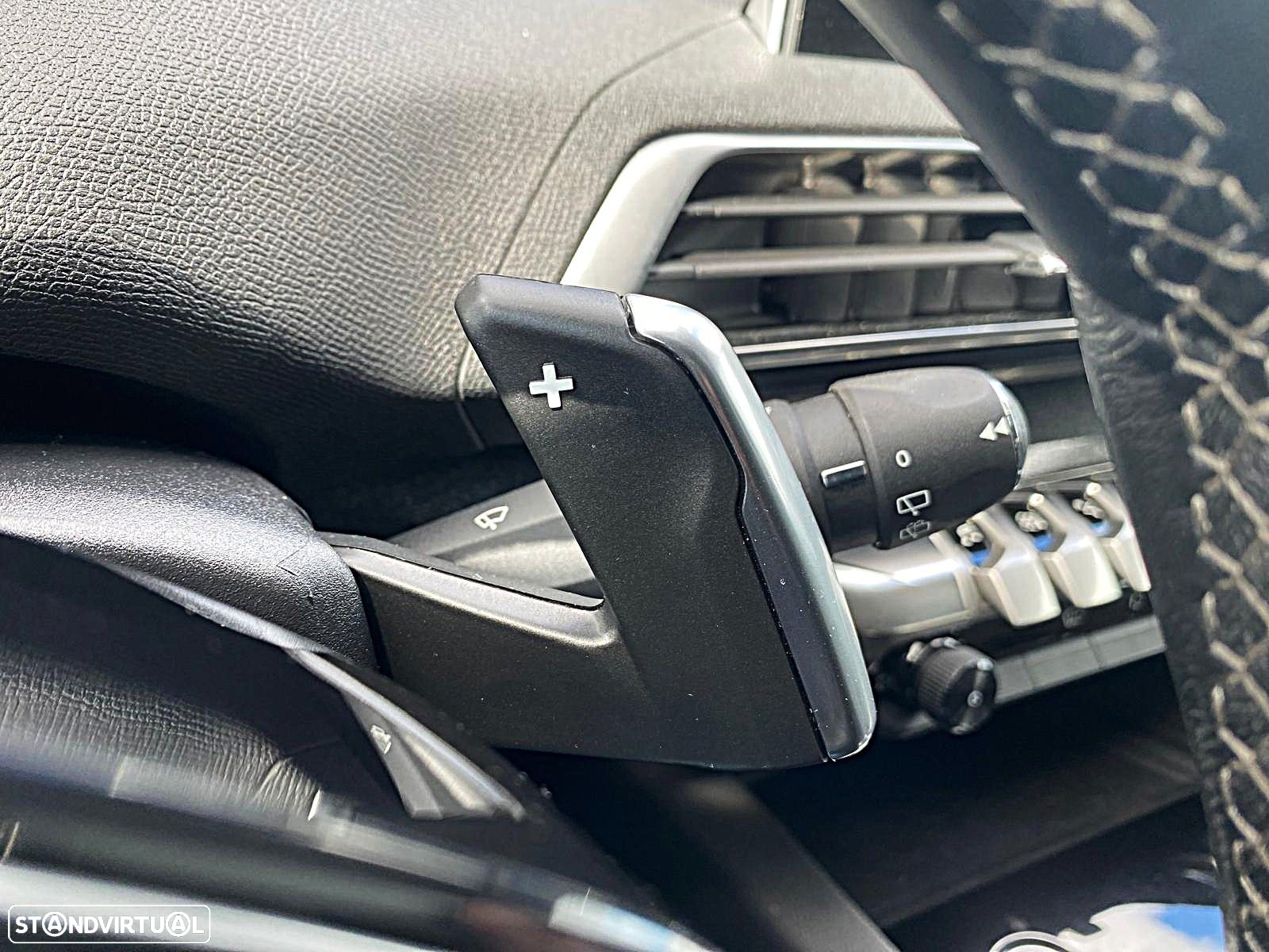 Peugeot 3008 1.2 PureTech Allure Pack EAT8 - 19