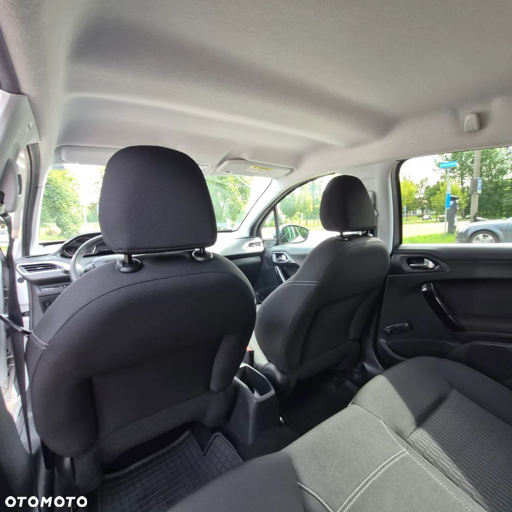 Peugeot 208 - 37