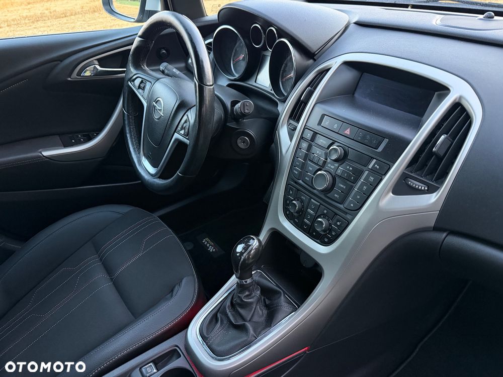 Opel Astra 1.4 Turbo 150 Jahre - 10