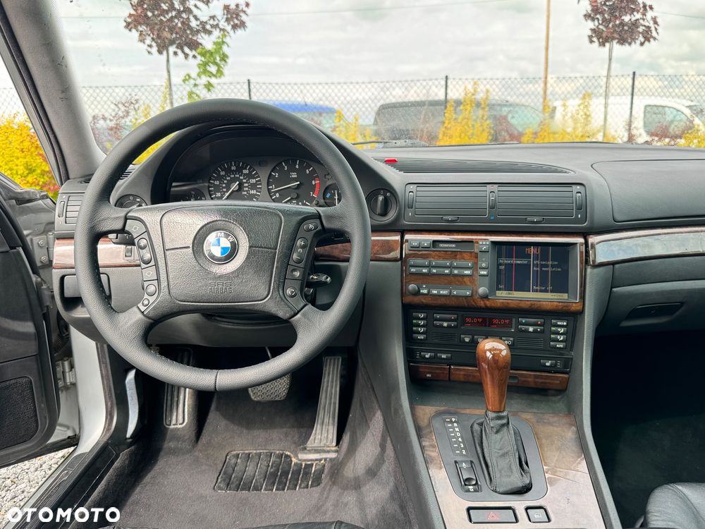 BMW Seria 7 740i - 18
