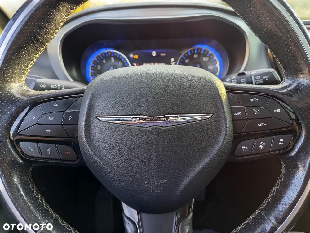 Chrysler Pacifica - 37