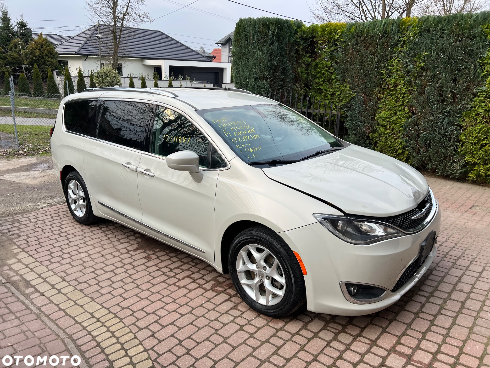Chrysler Pacifica - 10