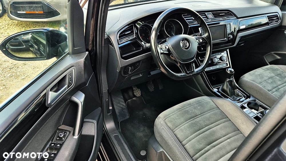 Volkswagen Touran - 24