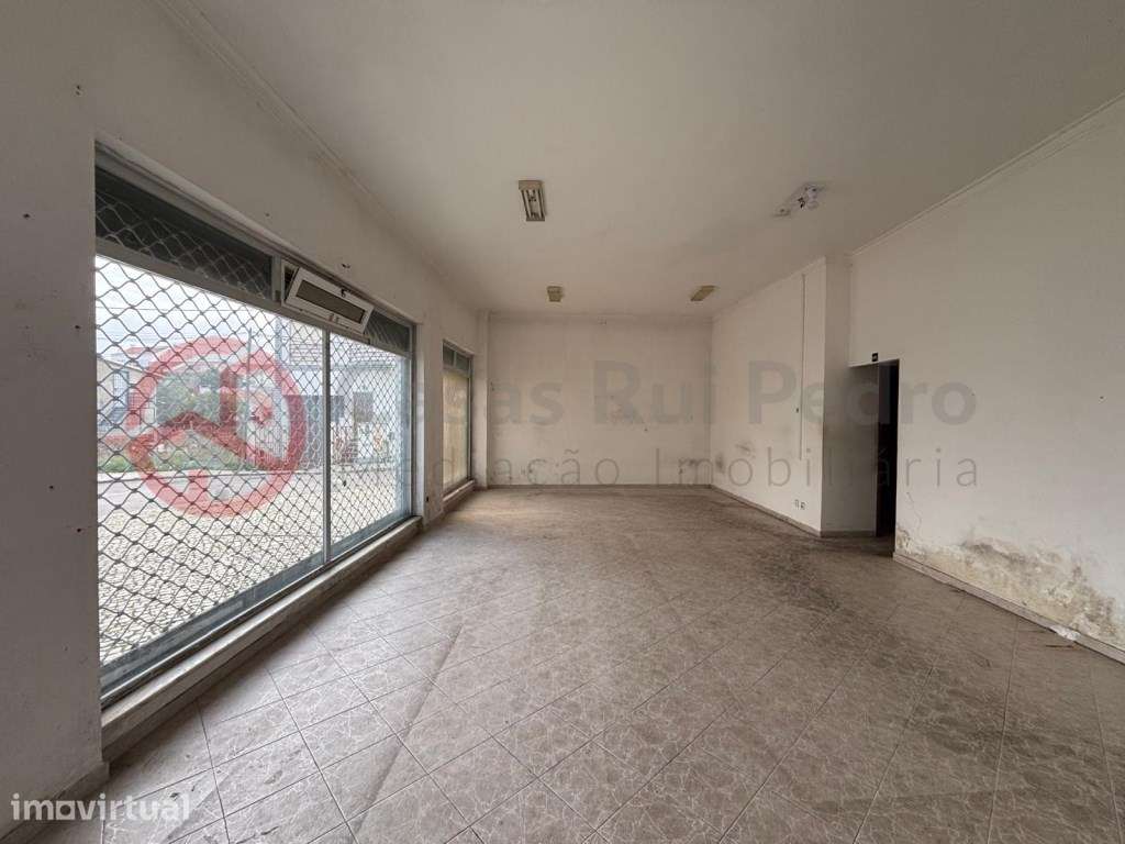 Loja com aprovação para passagem a afetação de habitação no Laranje... - Grande imagem: 5/16