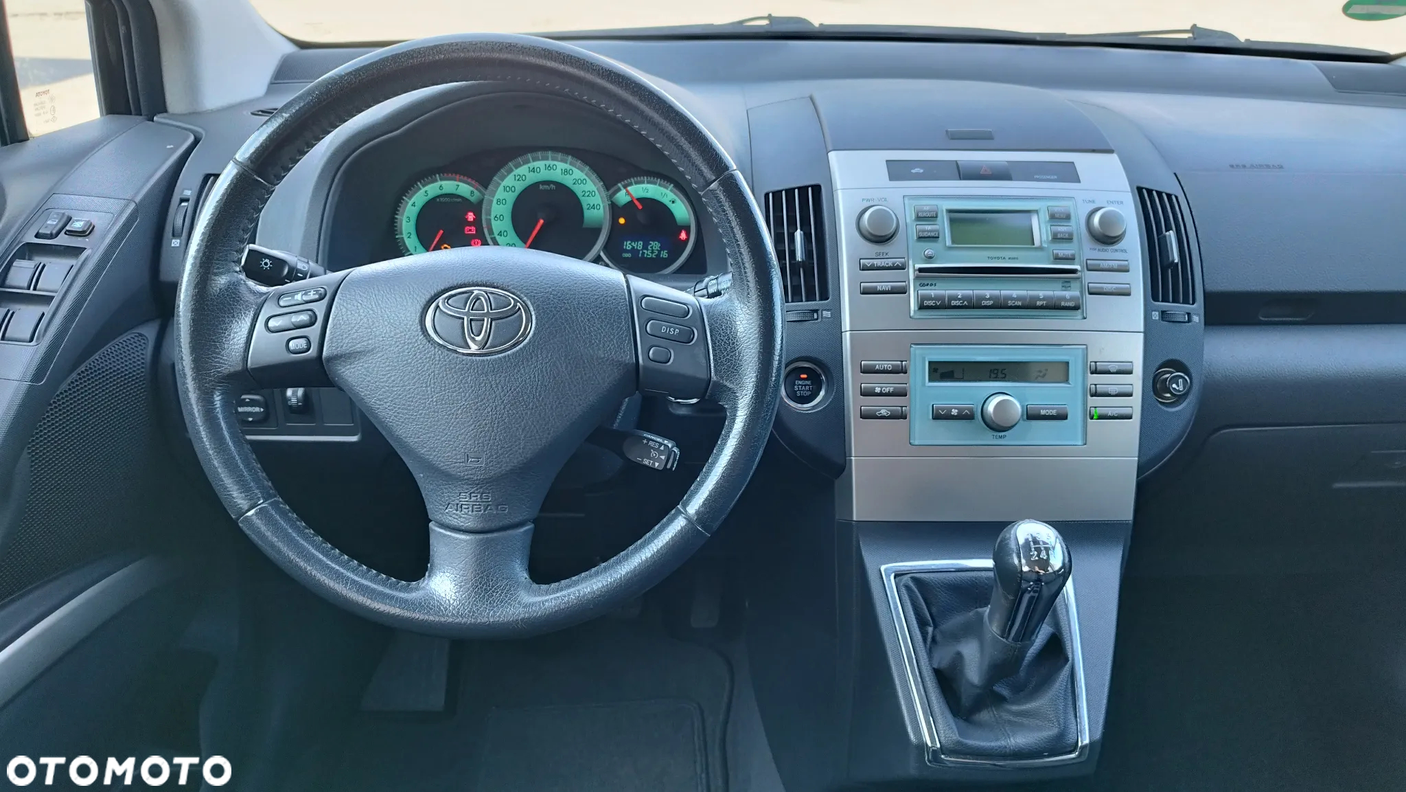 Toyota Corolla Verso 1.8 Sol + 7os - 17