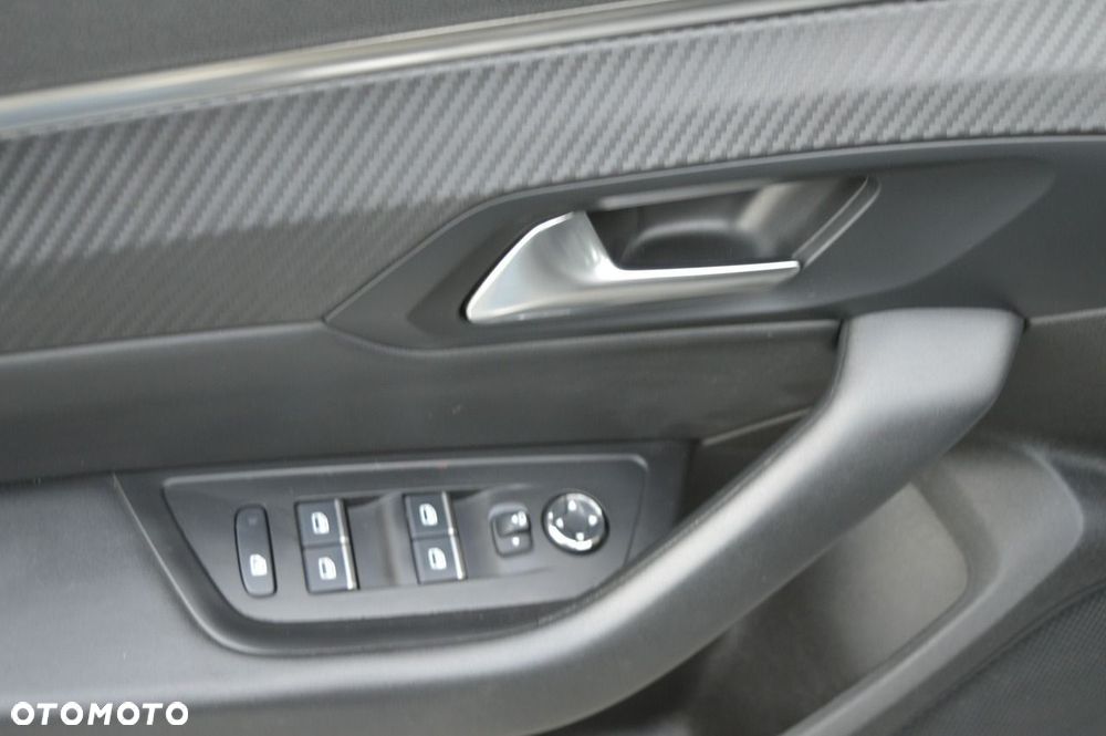 Peugeot 508 BlueHDi 130 EAT8 Allure Business-Paket - 39